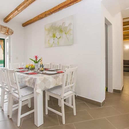 Holiday Home Olga With Pool &Pet Friendly Pula Buitenkant foto