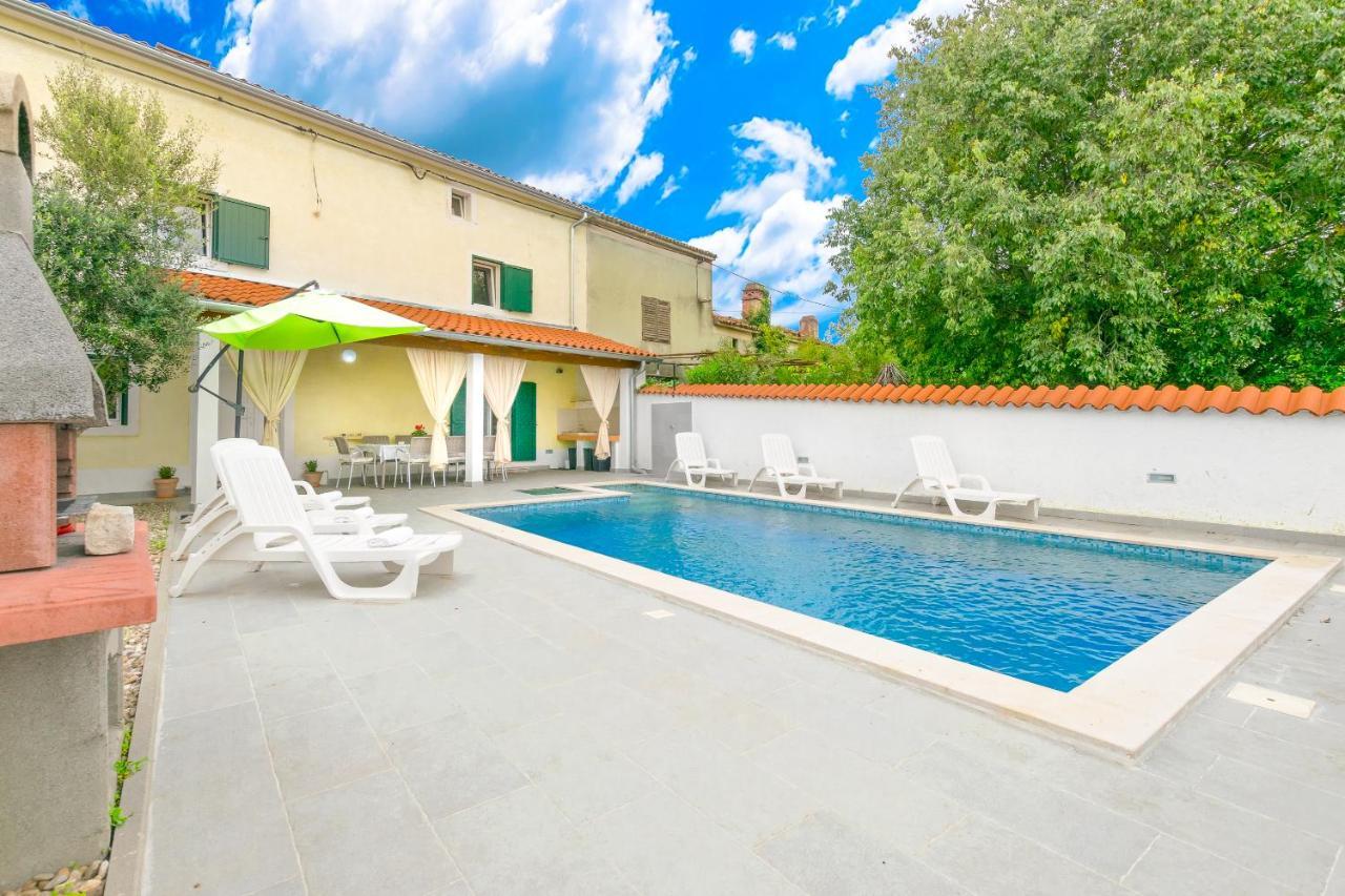 Holiday Home Olga With Pool &Pet Friendly Pula Buitenkant foto