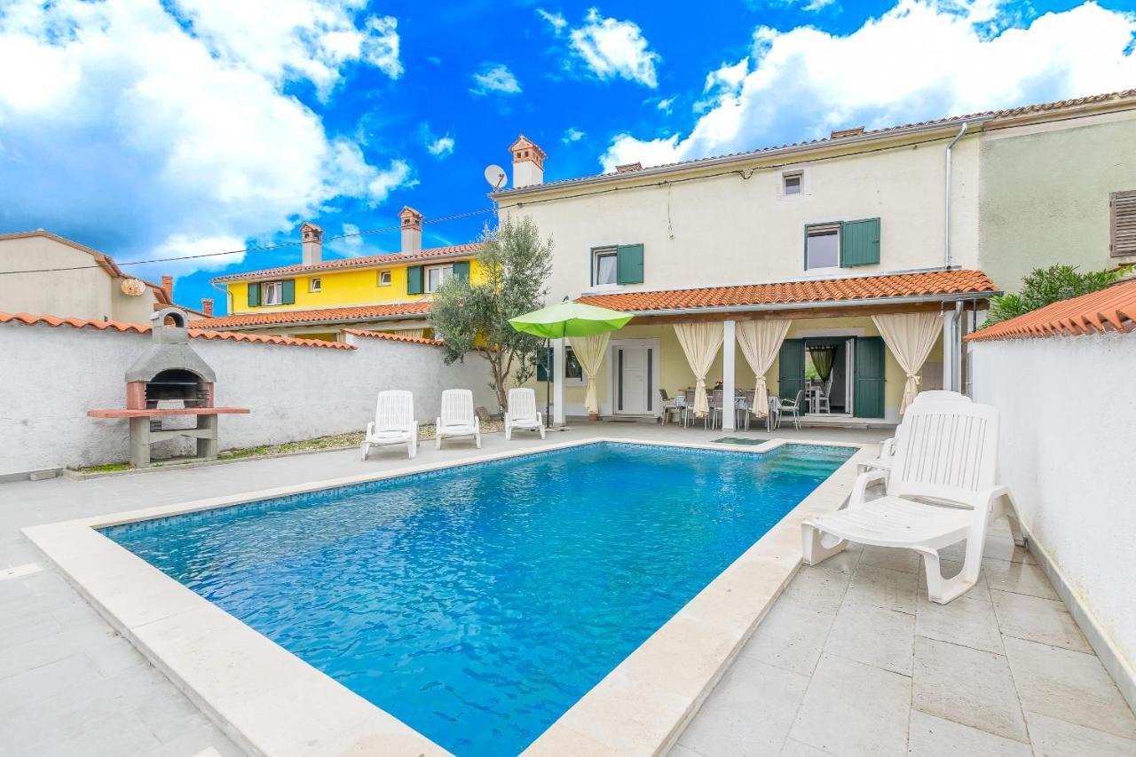 Holiday Home Olga With Pool &Pet Friendly Pula Buitenkant foto