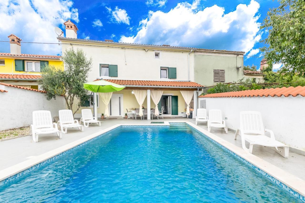 Holiday Home Olga With Pool &Pet Friendly Pula Buitenkant foto