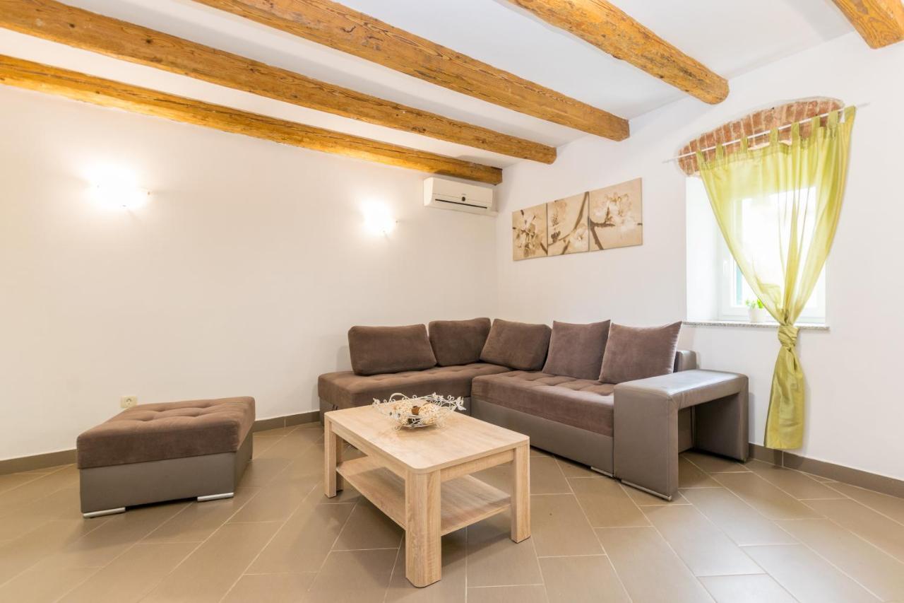 Holiday Home Olga With Pool &Pet Friendly Pula Buitenkant foto