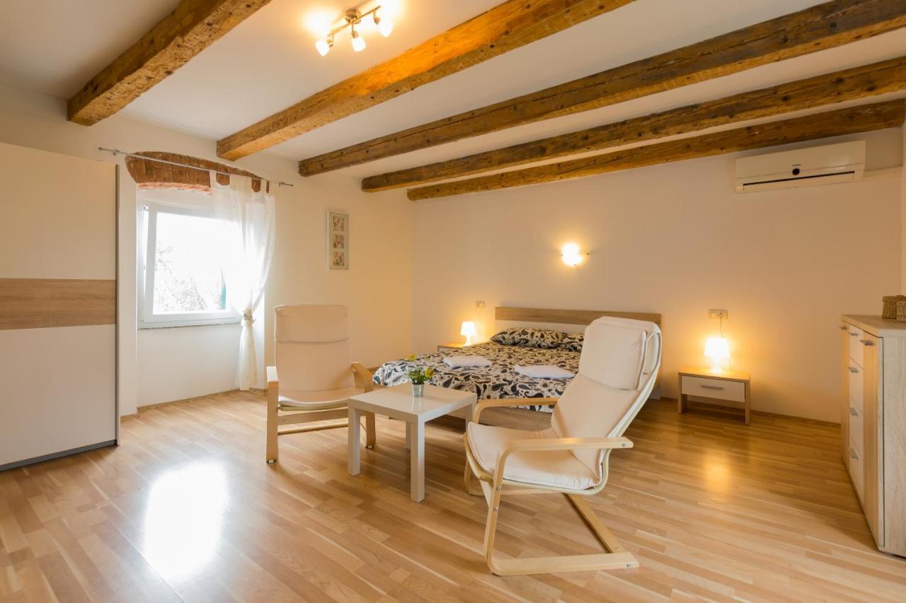 Holiday Home Olga With Pool &Pet Friendly Pula Buitenkant foto
