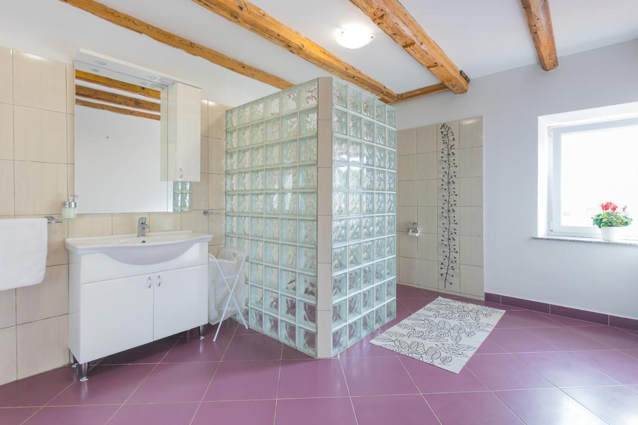 Holiday Home Olga With Pool &Pet Friendly Pula Buitenkant foto