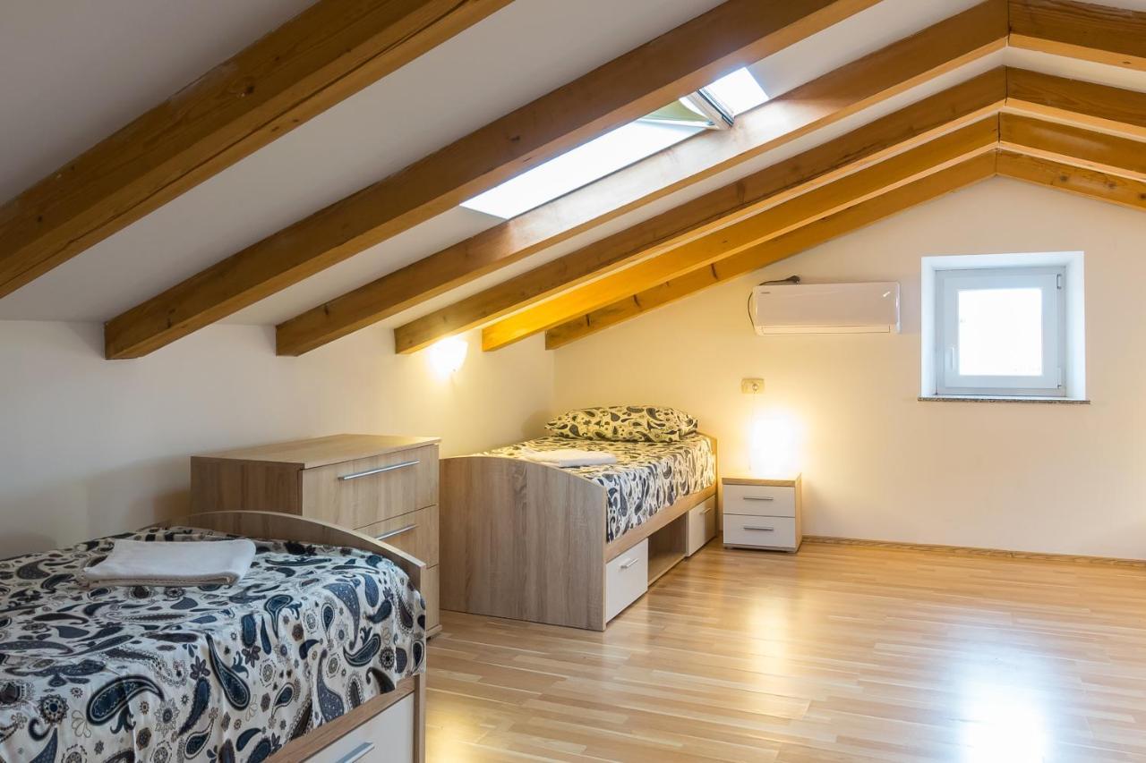 Holiday Home Olga With Pool &Pet Friendly Pula Buitenkant foto