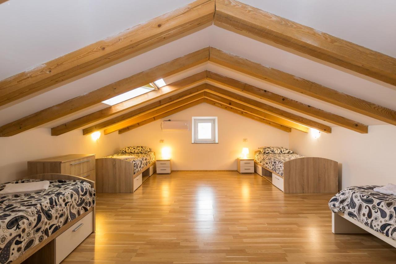 Holiday Home Olga With Pool &Pet Friendly Pula Buitenkant foto