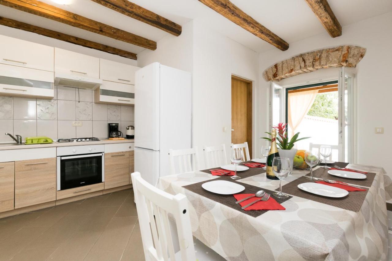 Holiday Home Olga With Pool &Pet Friendly Pula Buitenkant foto